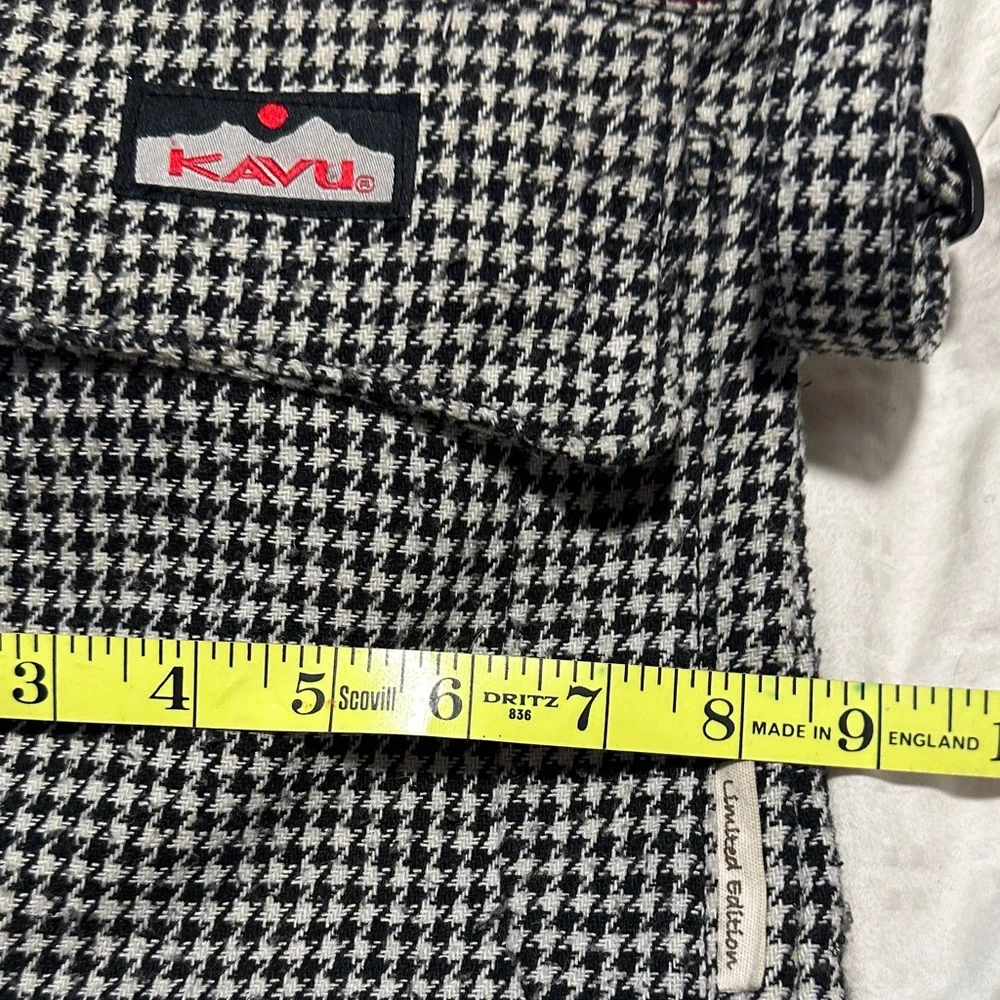 Kavu Houndstooth Crossbody Bag with Red Zipper‎